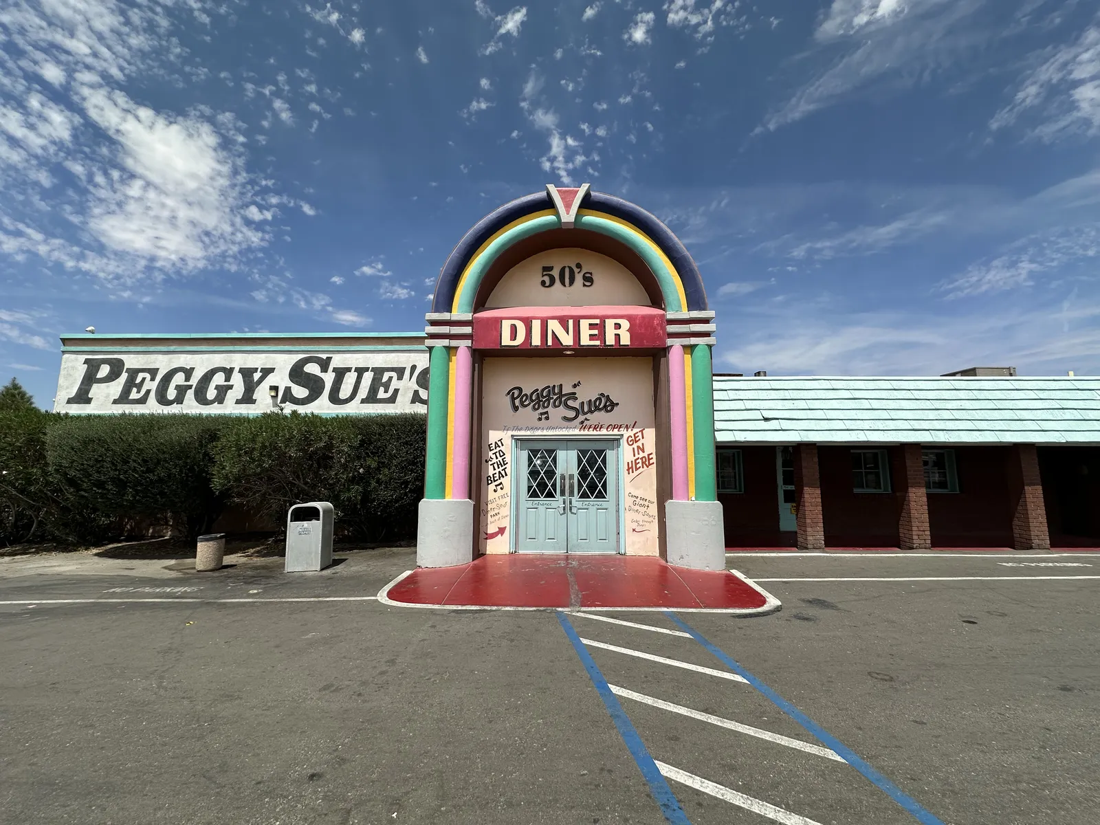 Fachada del diner de Peggy Sue